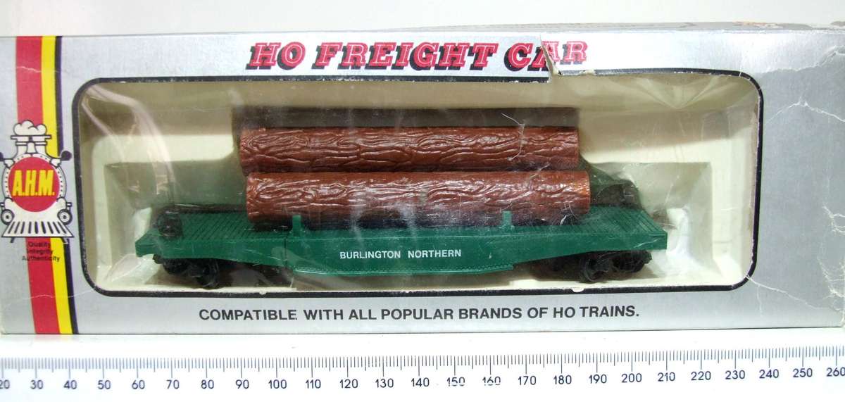 AHM HO: BURLINGTON 50' Log Carrier with Load in Good Boxed condition.(USA)