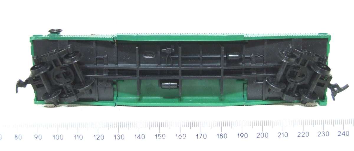 AHM HO: BURLINGTON 50' Log Carrier with Load in Good Boxed condition.(USA)