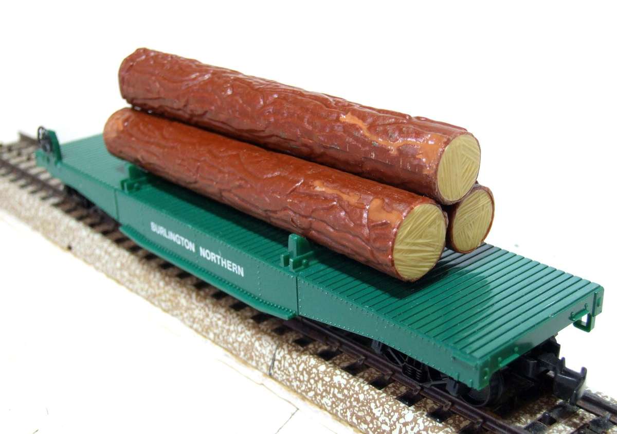 AHM HO: BURLINGTON 50' Log Carrier with Load in Good Boxed condition.(USA)