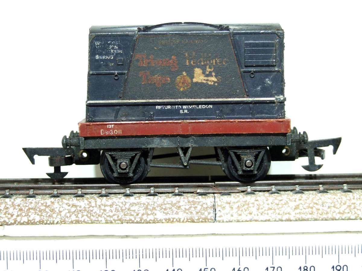 TRI-ANG OO:  Vintage English Container Carrier in Fair Un-Boxed condition.