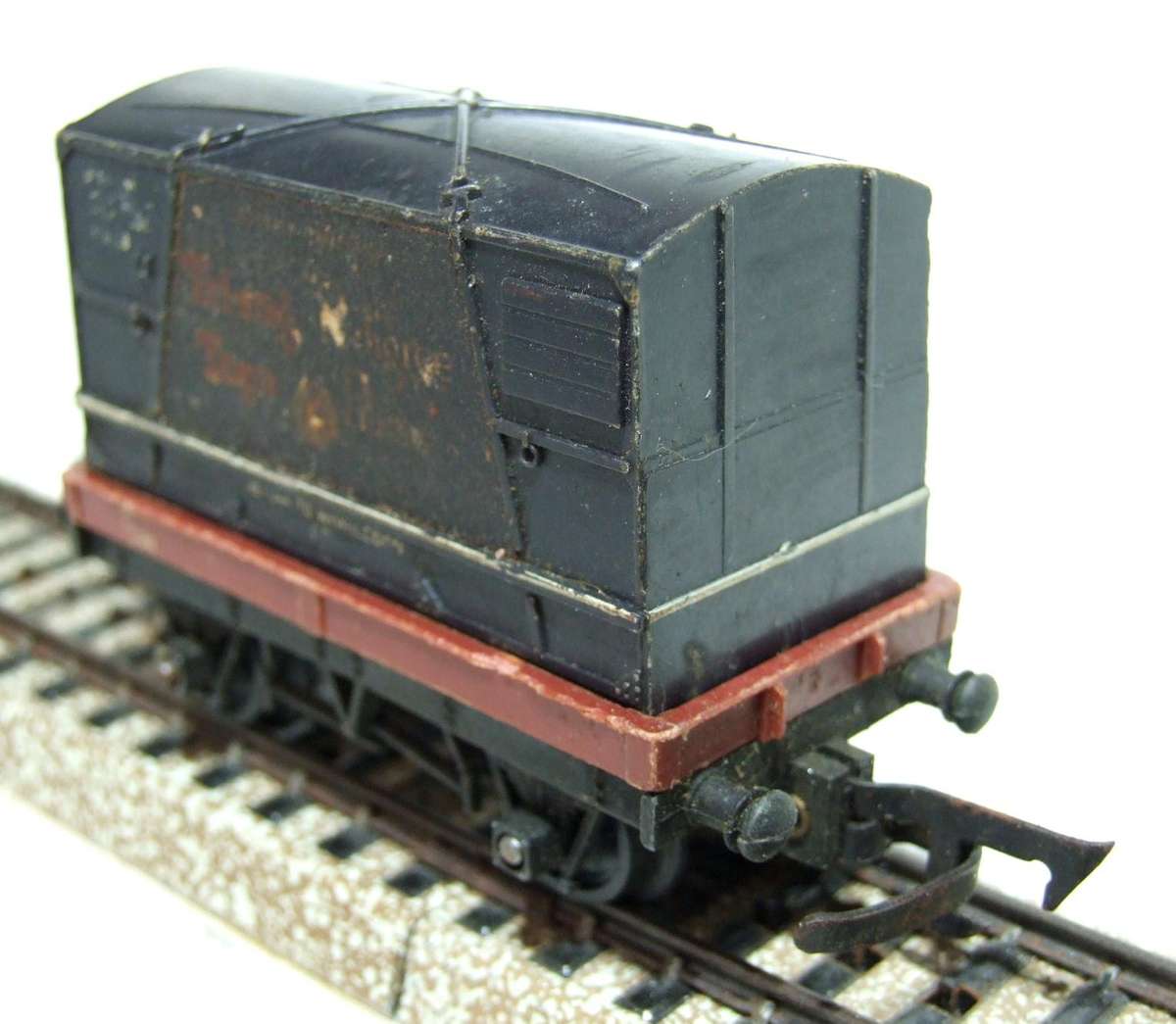 TRI-ANG OO:  Vintage English Container Carrier in Fair Un-Boxed condition.