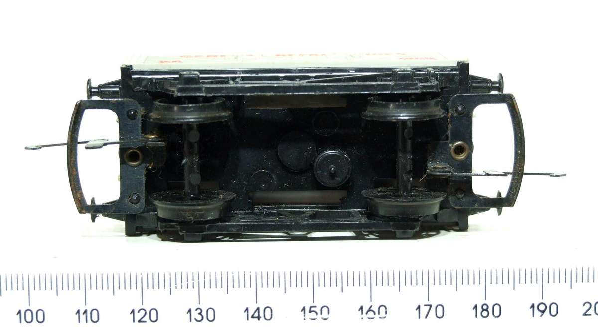 HORNBY OO:  Vintage English 10T Plank Car in Good Un-Boxed condition.