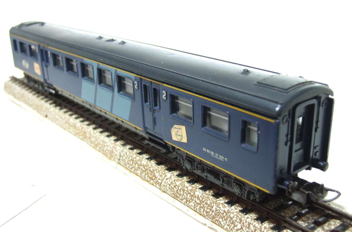 LIMA HO: Vintage Dutch 2nd Class NS B Coach in  Good, Un-Boxed condition(Italy)