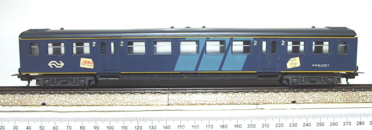 LIMA HO: Vintage Dutch 2nd Class NS B Coach in  Good, Un-Boxed condition(Italy)