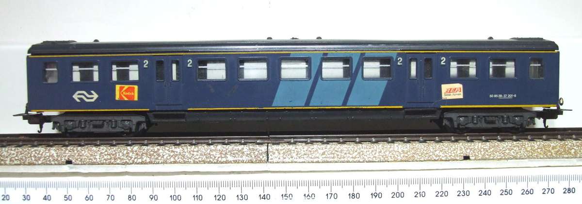 LIMA HO: Vintage Dutch 2nd Class NS B Coach in  Good, Un-Boxed condition(Italy)