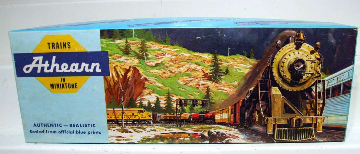 ATHEARN HO: "STAUFFER" 55' Centre Flow Hopper in Good Boxed condition.(USA)