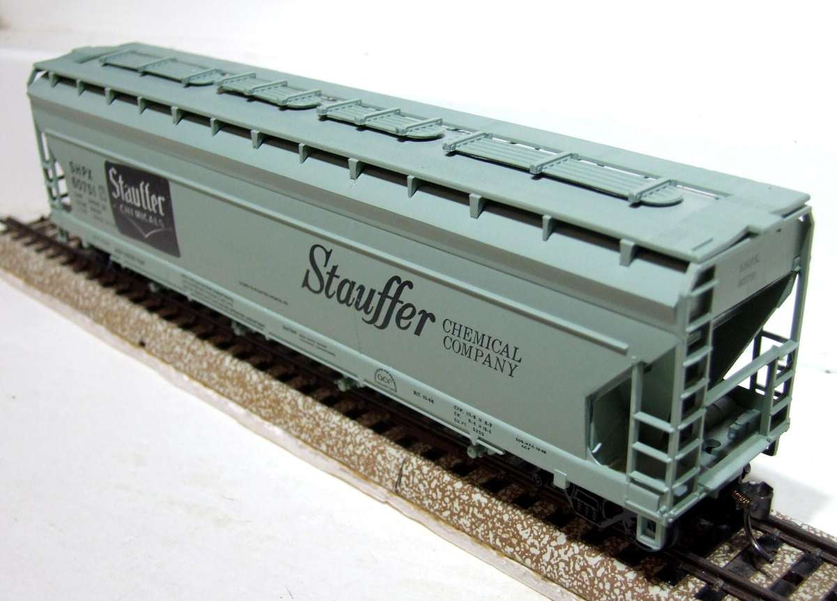 ATHEARN HO: "STAUFFER" 55' Centre Flow Hopper in Good Boxed condition.(USA)