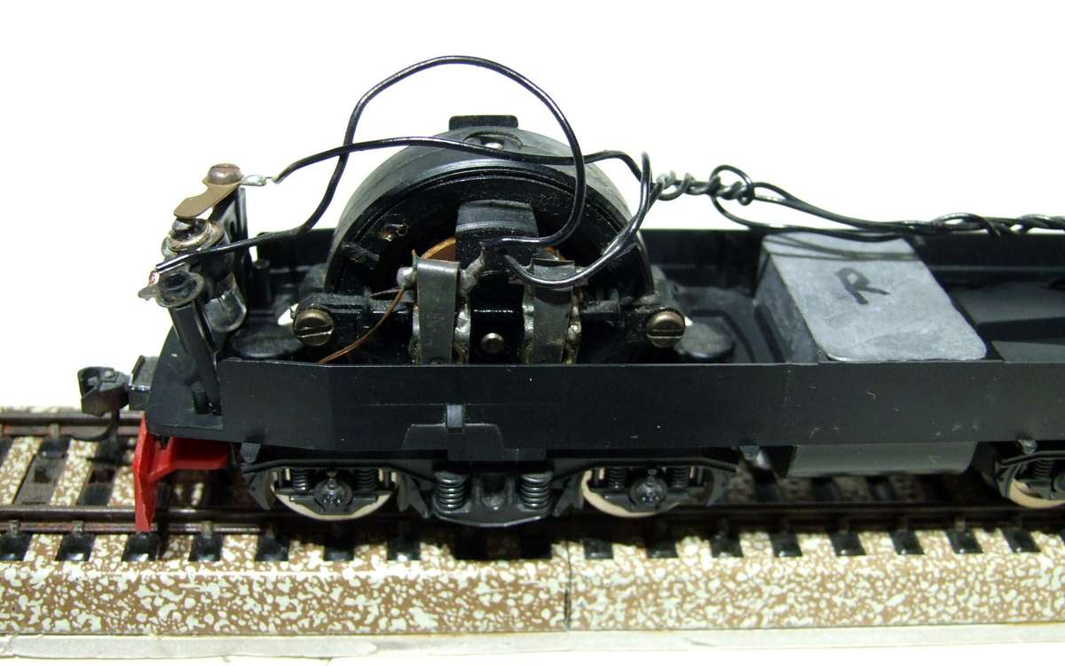 LIMA HO: SAR "Trans Karoo" Class 5-E Loco Undercarriage  Good Un-Boxed Operational condition.(Italy)