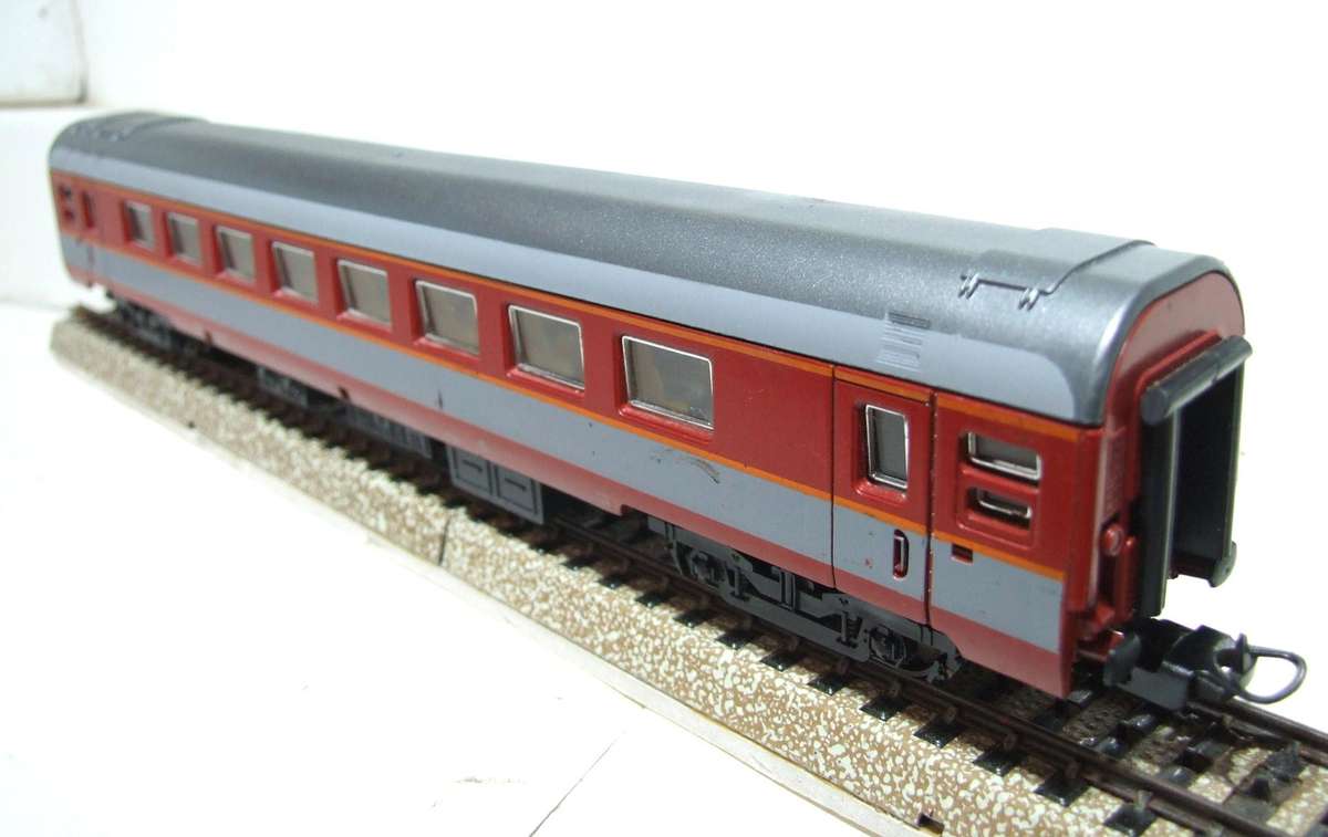 LIMA HO: SNCF TEE "Grand Comfort" 1st Class Coach in Fair, Used and Un-boxed condition(Italy)