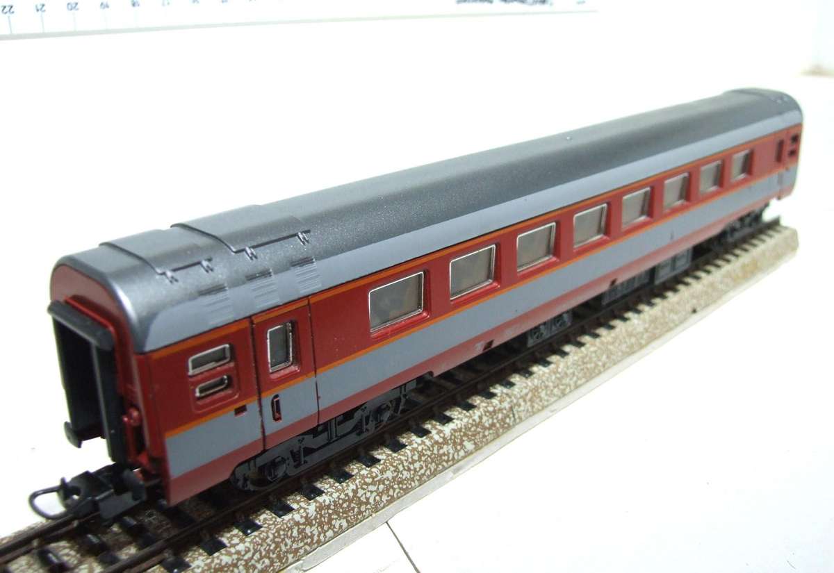 LIMA HO: SNCF TEE "Grand Comfort" 1st Class Coach in Fair, Used and Un-boxed condition(Italy)