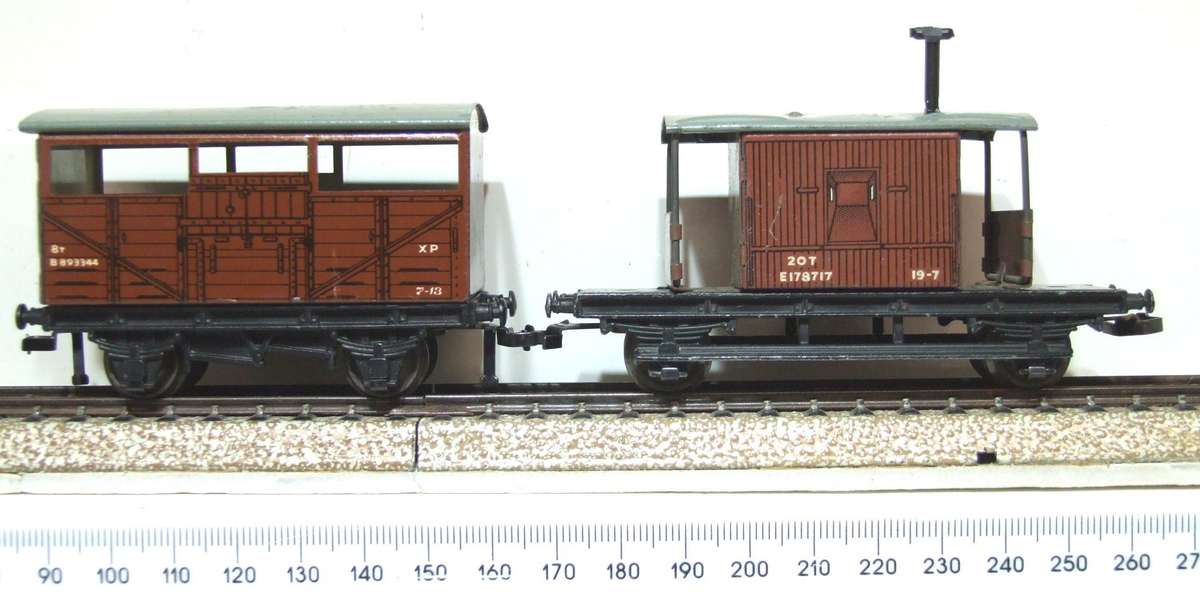 HORNBY OO:  Vintage English Cattle Car + Brake Van in Fair Un-Boxed condition.