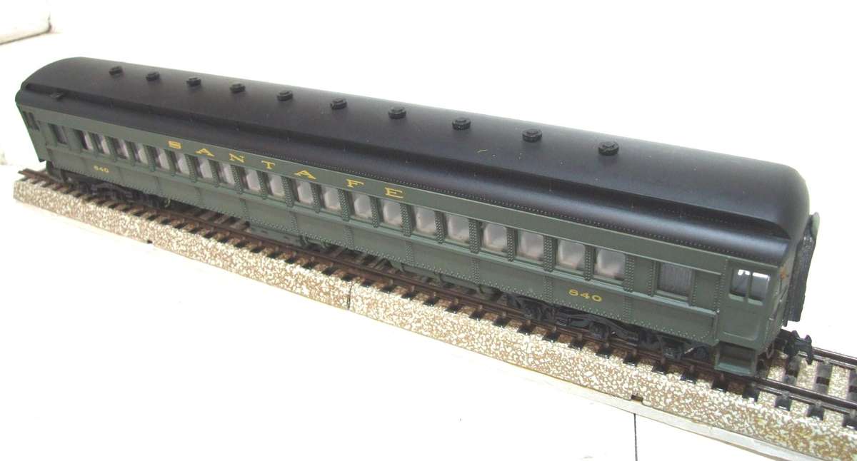 BACHMANN SPECTRUM OO:  Detailed American "SANTA FE" Passenger Coach in Good Un-Boxed condition.