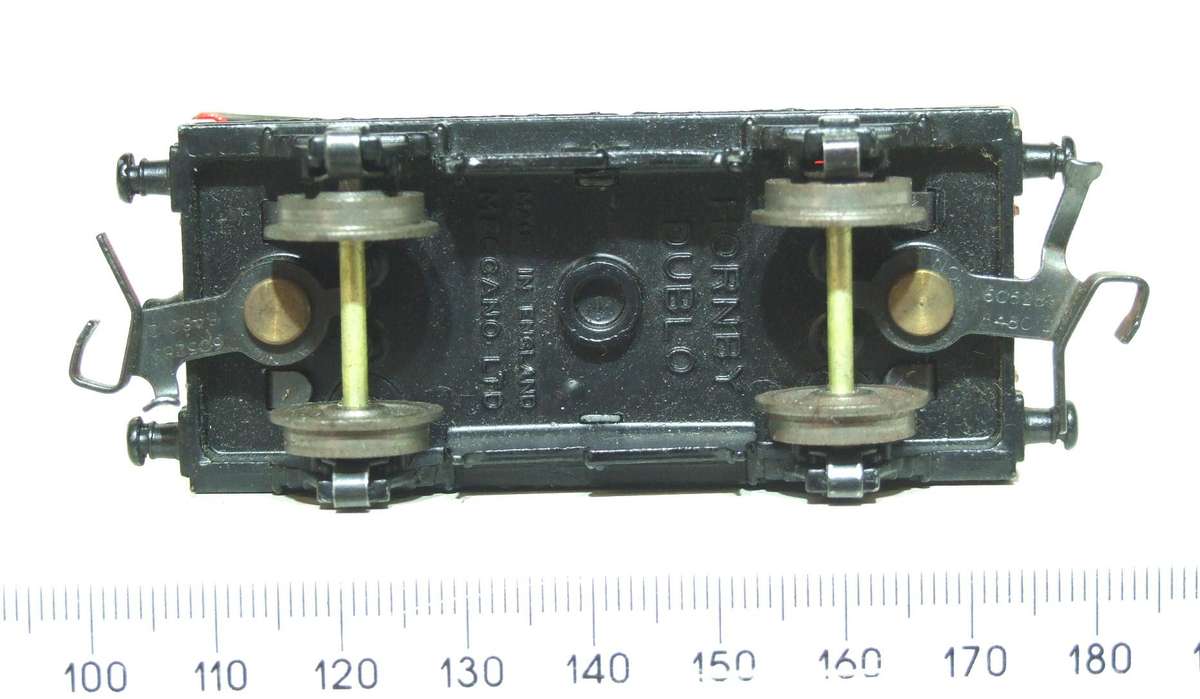 HORNBY DUBLO OO:  Vintage English "MOBILOIL" Tank Car in Very Good Un-Boxed condition.