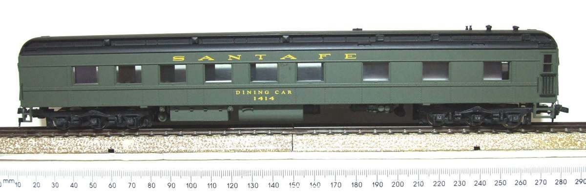 BACHMANN SPECTRUM OO:  Detailed American "SANTA FE" Dining Coach in Good Un-Boxed condition.