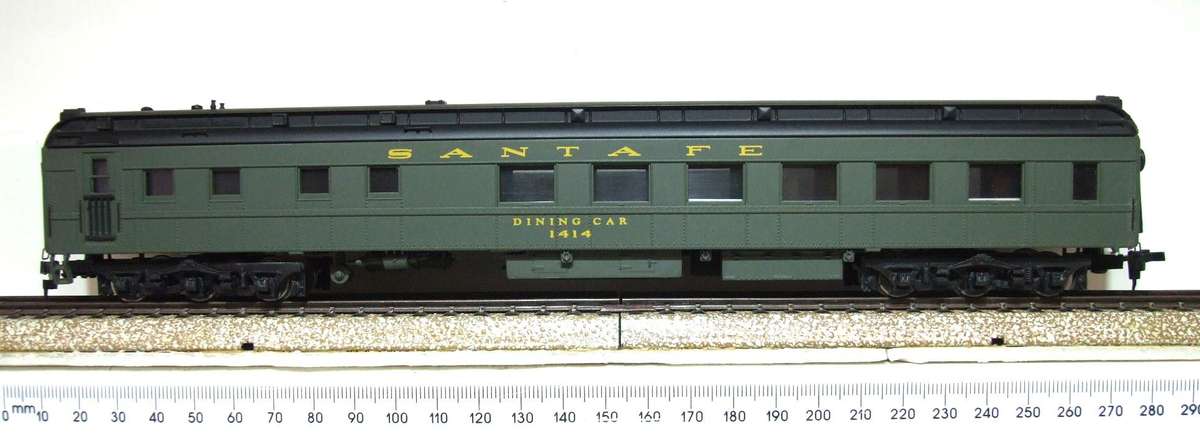 BACHMANN SPECTRUM OO:  Detailed American "SANTA FE" Dining Coach in Good Un-Boxed condition.