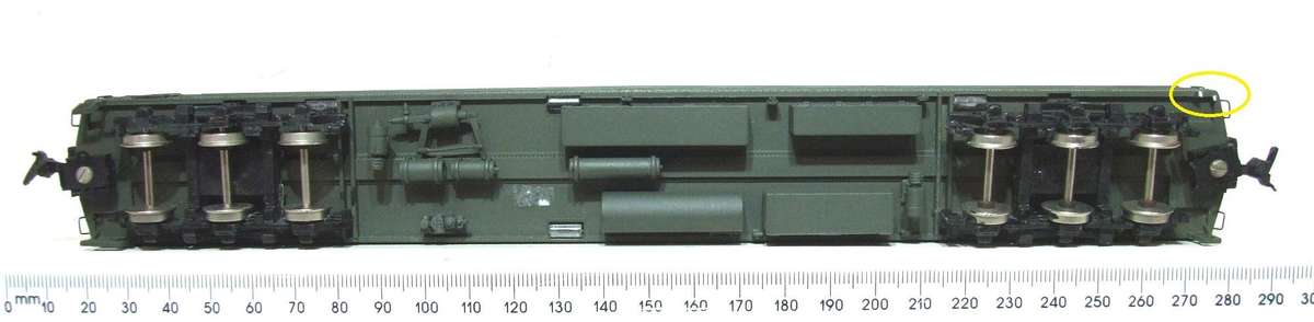 BACHMANN SPECTRUM OO:  Detailed American "SANTA FE" Dining Coach in Good Un-Boxed condition.