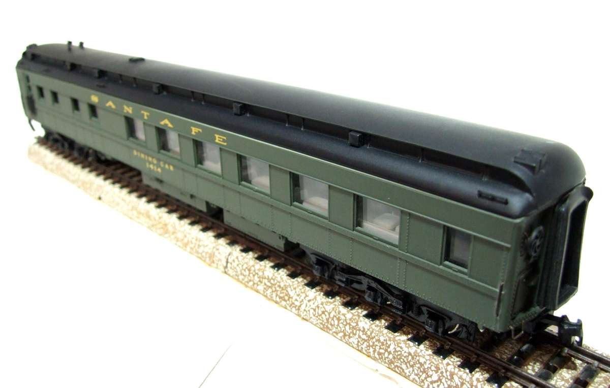 BACHMANN SPECTRUM OO:  Detailed American "SANTA FE" Dining Coach in Good Un-Boxed condition.