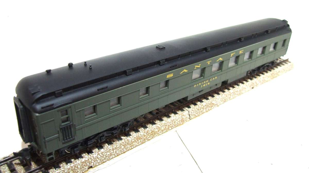 BACHMANN SPECTRUM OO:  Detailed American "SANTA FE" Dining Coach in Good Un-Boxed condition.