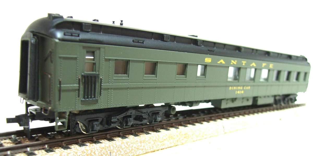 BACHMANN SPECTRUM OO:  Detailed American "SANTA FE" Dining Coach in Good Un-Boxed condition.
