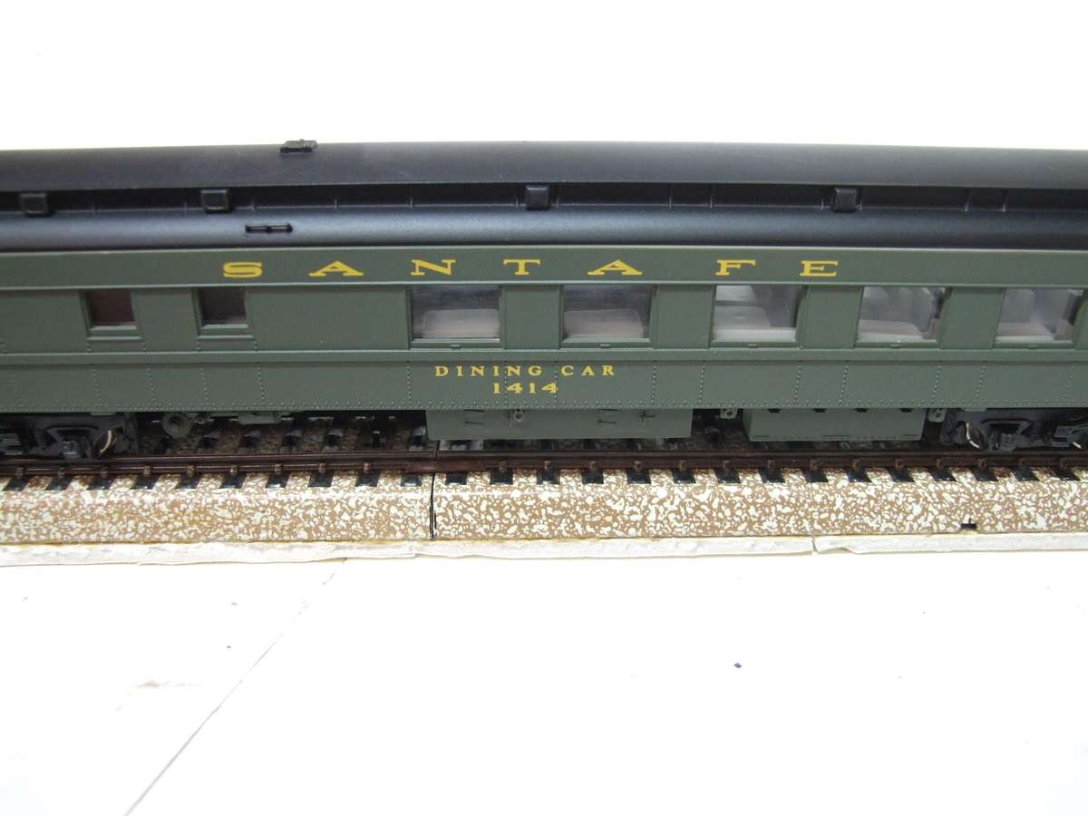BACHMANN SPECTRUM OO:  Detailed American "SANTA FE" Dining Coach in Good Un-Boxed condition.