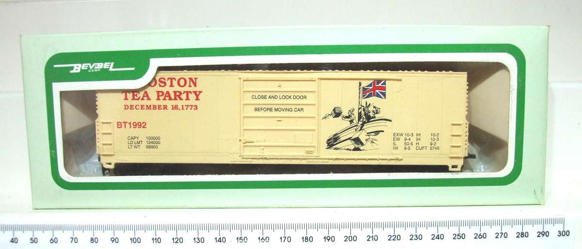 LIFE LIKE HO: 50' Evens BTP Single-Door Box Car in Like New Boxed condition.(USA)