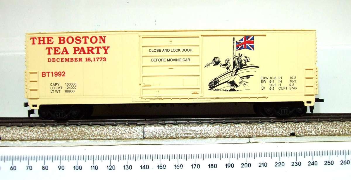 LIFE LIKE HO: 50' Evens BTP Single-Door Box Car in Like New Boxed condition.(USA)