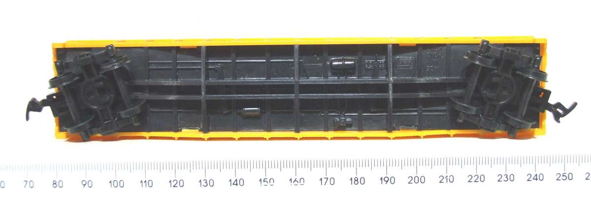 AHM HO: "UNION PACIFIC" 50' Gondola in Like New Boxed condition.