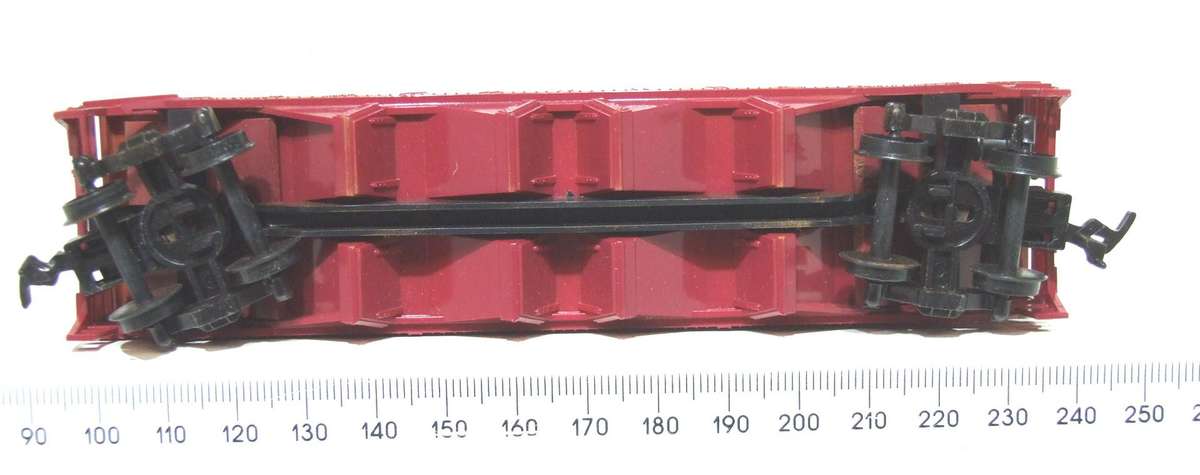 AHM HO: "SANTA FE" Four Bay Hopper in Like New Boxed condition.