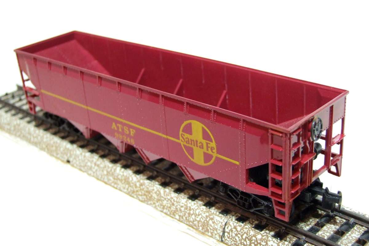 AHM HO: "SANTA FE" Four Bay Hopper in Like New Boxed condition.