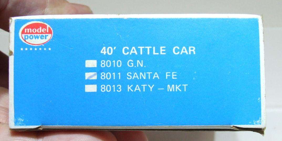 MODEL POWER HO: "SANTA FE" 40' Cattle Car with Sliding Doors in Like New Boxed Condition.