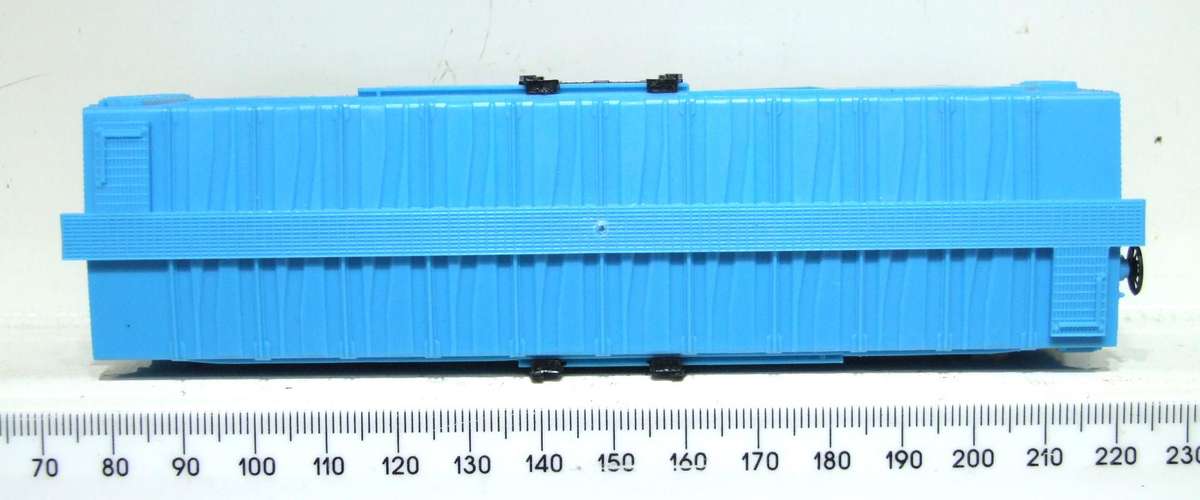 MODEL POWER HO: "SANTA FE" 40' Cattle Car with Sliding Doors in Like New Boxed Condition.