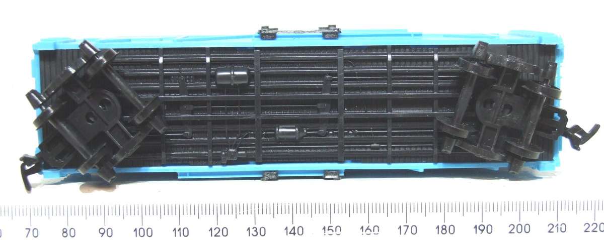 MODEL POWER HO: "SANTA FE" 40' Cattle Car with Sliding Doors in Like New Boxed Condition.