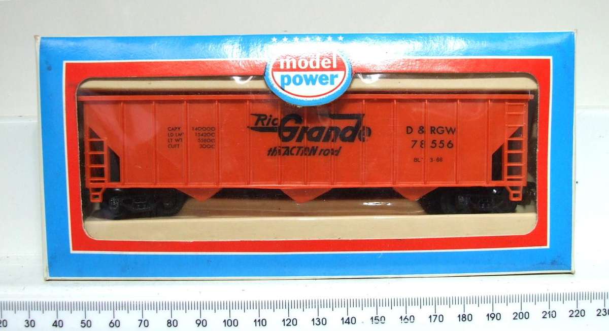 MODEL POWER HO: "RIO GRANDE" 40' Three Bay Hopper in Like New Boxed Condition.