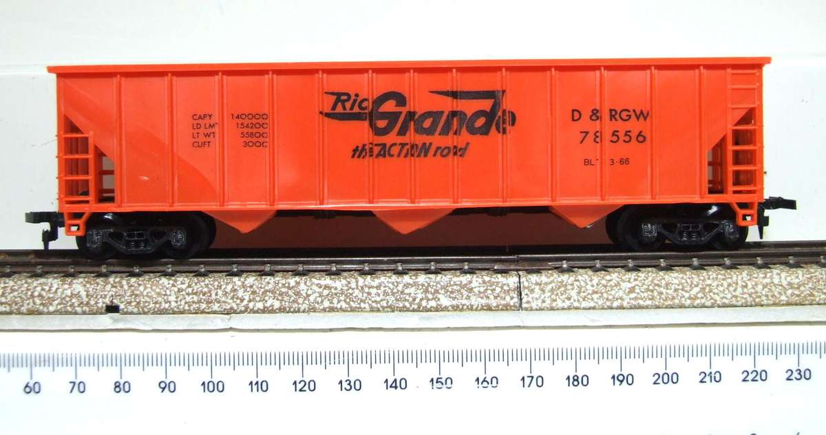 MODEL POWER HO: "RIO GRANDE" 40' Three Bay Hopper in Like New Boxed Condition.