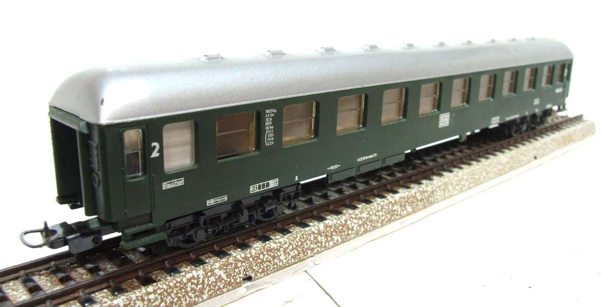 LIMA HO: Vintage DB 2nd Class Passenger Coach in Good, Un-Boxed condition(Italy)
