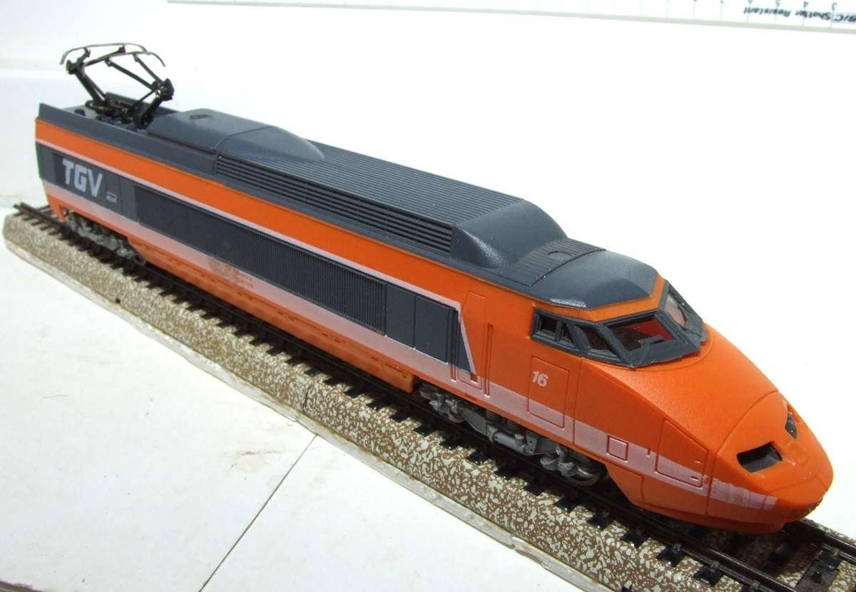 LIMA HO:  Vintage SNCF TGV High Speed Locomotive in Good Un-Boxed condition (Italy)