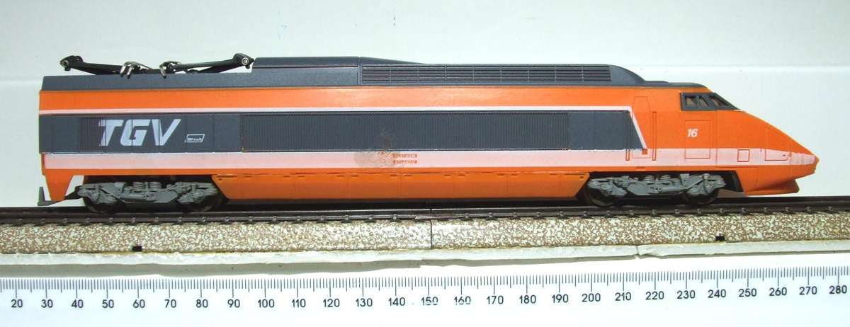 LIMA HO:  Vintage SNCF TGV High Speed Locomotive in Good Un-Boxed condition (Italy)