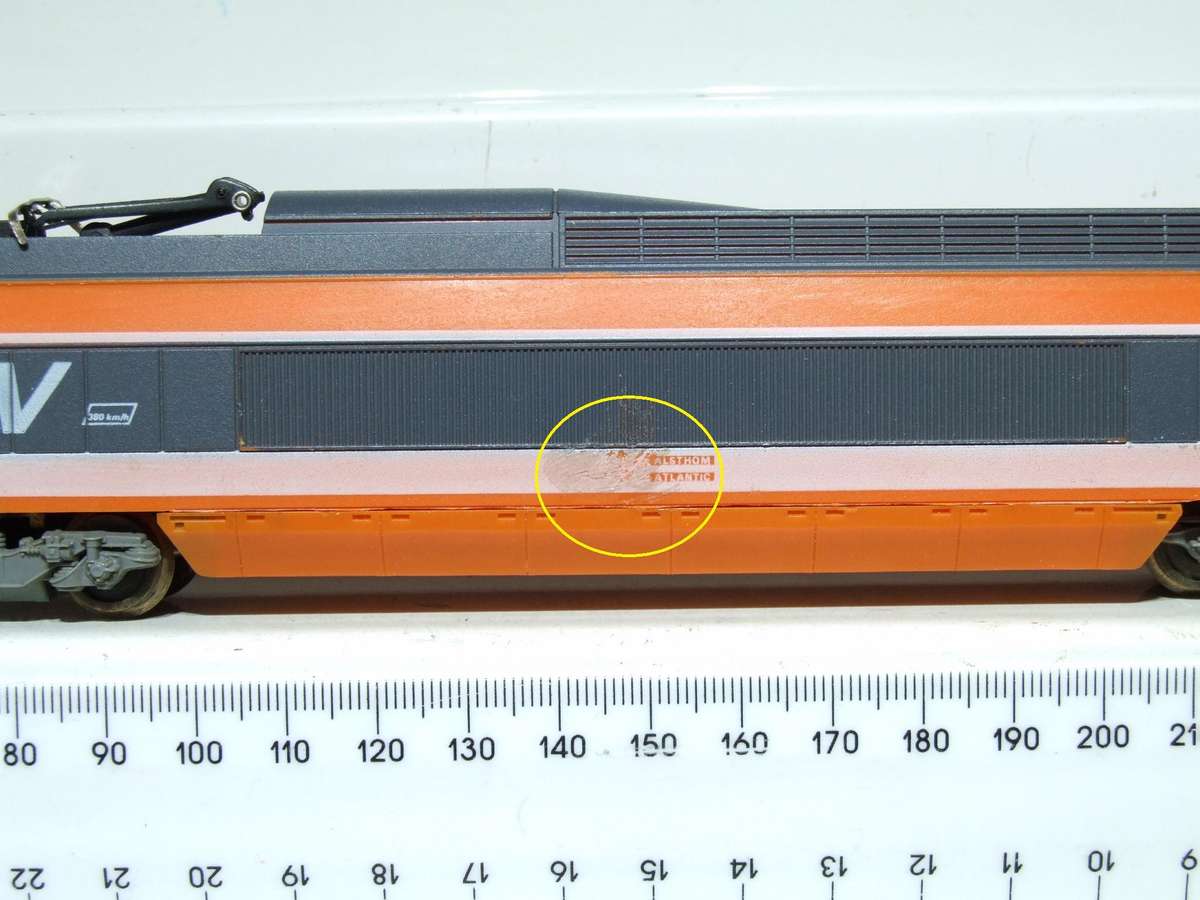 LIMA HO:  Vintage SNCF TGV High Speed Locomotive in Good Un-Boxed condition (Italy)