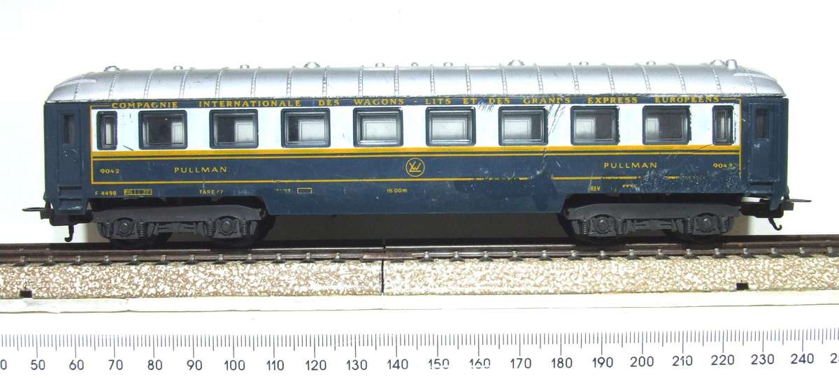 LIMA HO:  Vintage " PULLMAN" Junior 1st Class Passenger Coach in Fair Un-Boxed condition (Italy)