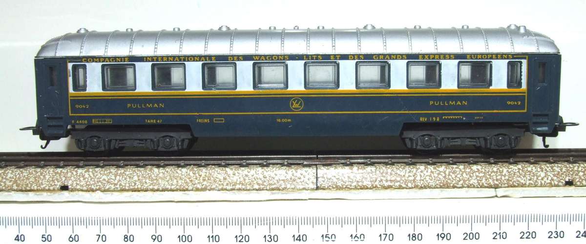 LIMA HO:  Vintage " PULLMAN" Junior 1st Class Passenger Coach in Fair Un-Boxed condition (Italy)
