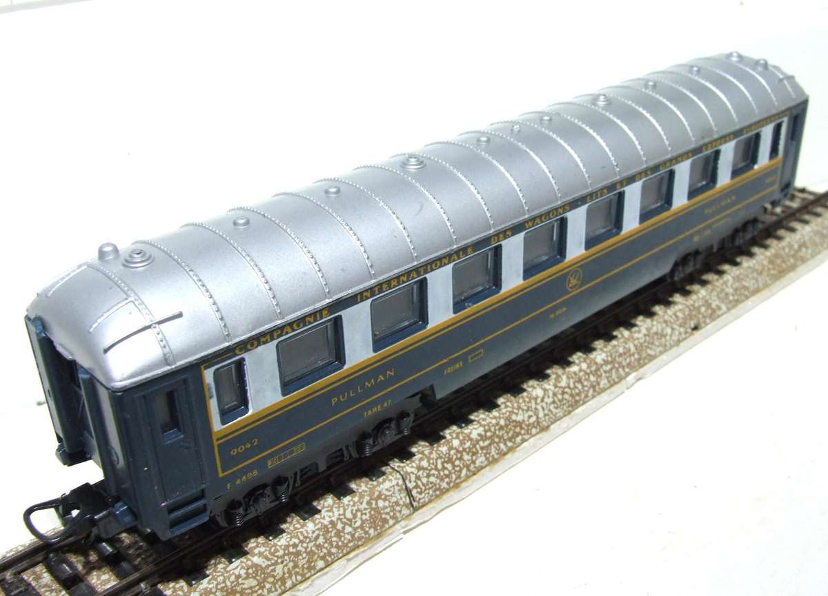 LIMA HO:  Vintage " PULLMAN" Junior 1st Class Passenger Coach in Fair Un-Boxed condition (Italy)
