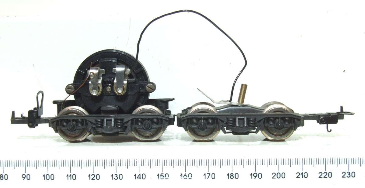 LIMA HO: SAR E5  Loco Power Bogies  in Good Condition for Parts.(Italy)