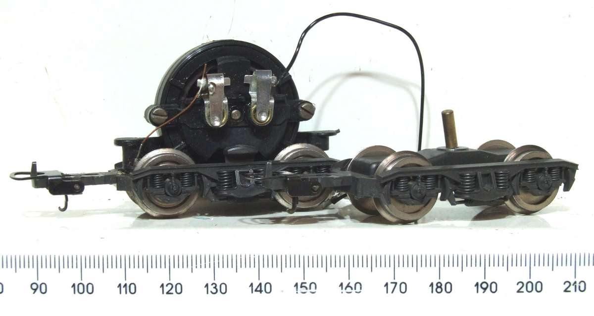 LIMA HO: SAR E5  Loco Power Bogies  in Good Condition for Parts.(Italy)