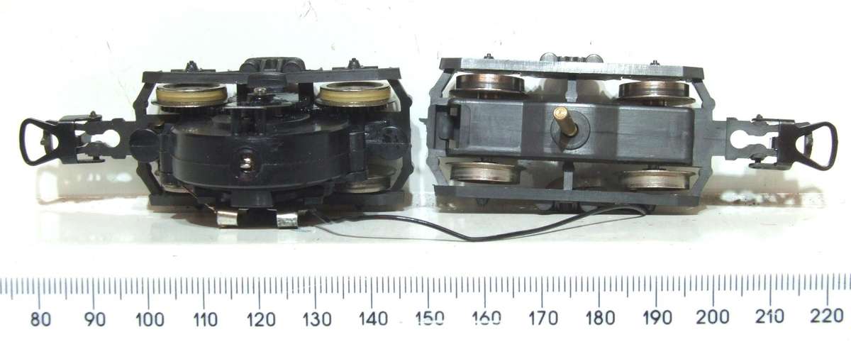 LIMA HO: SAR E5  Loco Power Bogies  in Good Condition for Parts.(Italy)