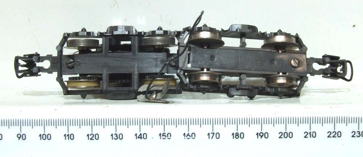 LIMA HO: SAR E5  Loco Power Bogies  in Good Condition for Parts.(Italy)