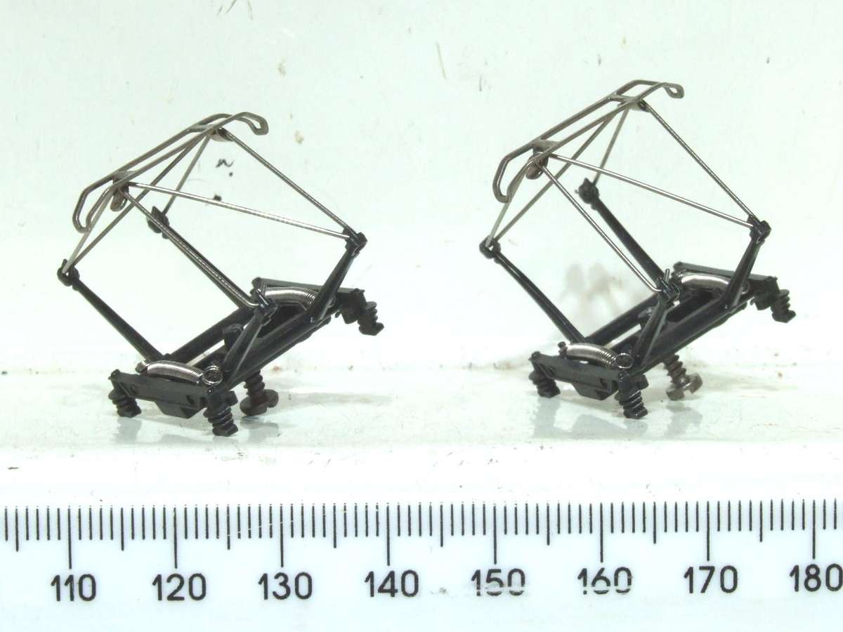 LIMA HO: 1pr SAR E5 Locomotive Pantographs  in Good condition(with new Springs) for Parts.(Italy)