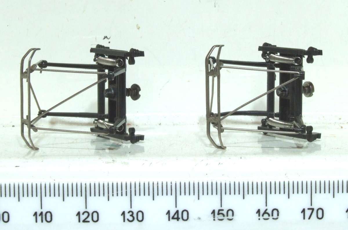 LIMA HO: 1pr SAR E5 Locomotive Pantographs  in Good condition(with new Springs) for Parts.(Italy)