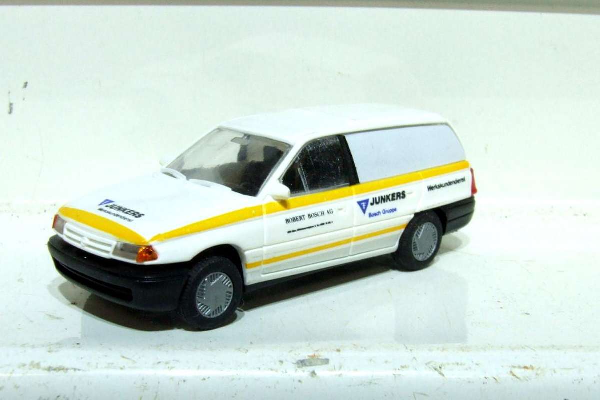 RIETZE HO: Highly Detailed OPEL ASSTRA Station Wagon in Good Boxed Condition.(Germany)