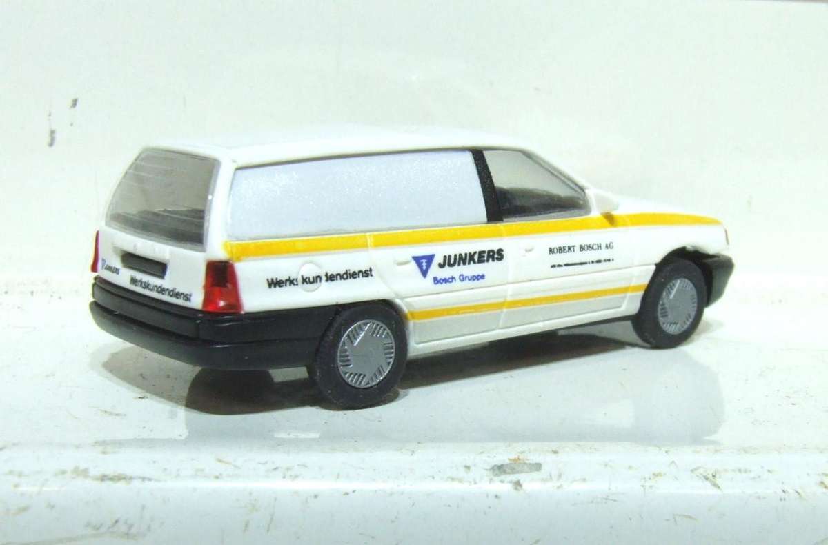 RIETZE HO: Highly Detailed OPEL ASSTRA Station Wagon in Good Boxed Condition.(Germany)