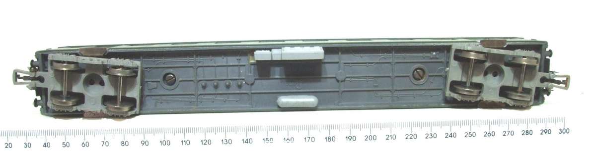 LIMA HO: Vintage SBB SWISS 2nd Class Suburban Passenger Coach in Good, Un-Boxed condition(Italy)